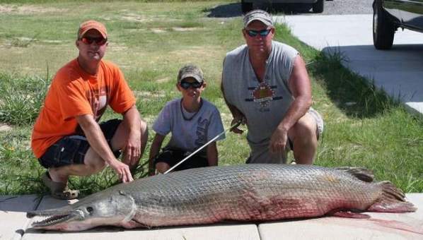 3 dudes behind gianto dead gar